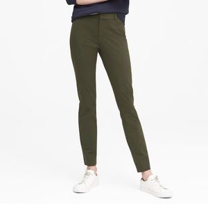 NWT Banana Republic Sloan pant in dark olive green